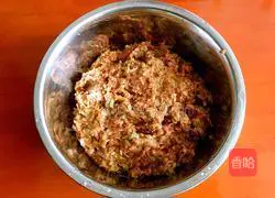 Illustration of how to make lace dumplings (sauerkraut and fresh meat stuffing) 9