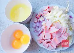 Egg Yolk and Ham Fried Rice Recipe Illustration 1