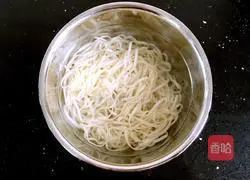 Chicken Sauce Cold Noodles Recipe Illustration 3