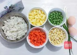 Pineapple Illustration of how to make fried rice 1