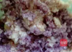 Illustration of how to make pork and pickled cabbage dumplings 3