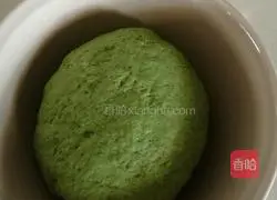 Illustration of how to make willow leaf buns 2