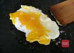 Illustration of how to make egg sandwich pancake (spicy) 2