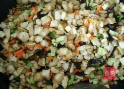 Illustration of how to make fried diced steamed buns with eggs 6