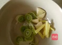 Zucchini Illustration of how to make fried noodles with ham 3