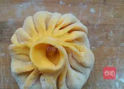 Illustration of how to make double melon buns 12