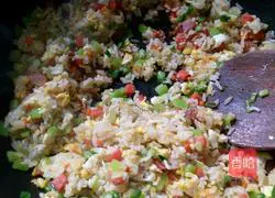 Illustration of Sichuan Spicy Sausage Fried Rice 4