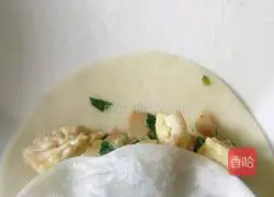 Illustration of how to make dumpling skin pot stickers 10