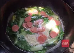 Illustration of how to make ham noodles 5