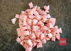 Illustration of how to make meatballs, ham and fried rice 2