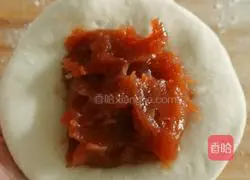 Illustration of how to make steamed pancakes stuffed with red fruit (hawthorn) 6