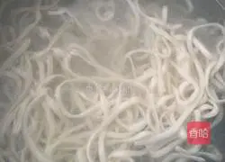 Illustration of how to make big meat fried noodles 6
