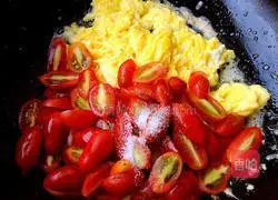 Illustration of how to make fried cherry tomatoes and egg noodles 7