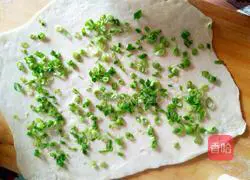 Illustration of how to make scallion pancake 4