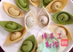 Illustration of how to make three-color wonton wrappers 14