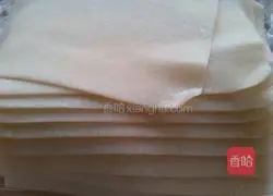 Illustration of how to make celery and pork wontons 6