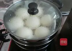 Illustration of making homemade low-sugar white steamed buns with bread machine 8