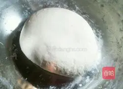 Illustration of how to make big meat buns 3