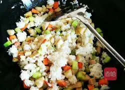 Illustration of how to make fish ball and egg fried rice 4