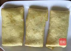 Illustration of how to make fried rice wrapped in egg pancakes 7
