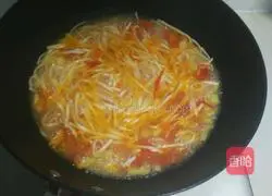Illustration of how to make tomato and potato noodles 3