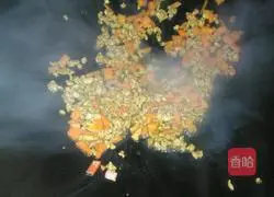 Three-color egg fried rice recipe illustration 6