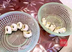 Illustration of how to make wontons with mushrooms and cabbage 5