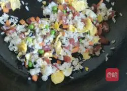 Illustration of how to make colorful shrimp assorted fried rice 19