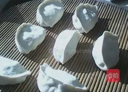 Dumplings stuffed with cabbage and pork Practice illustration 7