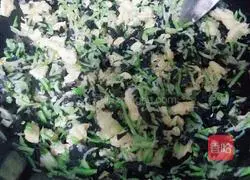 Illustration of how to make zucchini and egg bun filling 14