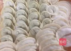 Illustration of how to make chive wontons 13