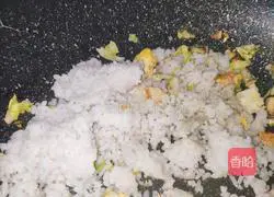 Illustration of how to make shrimp and egg fried rice 4