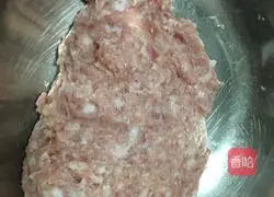 Illustration of how to make wild vegetable and pork dumplings 1