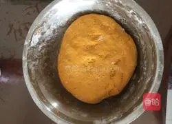 Illustration of how to make pumpkin bean paste steamed buns 4