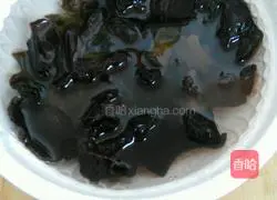 Illustration of how to make dumplings stuffed with carrots and fungus 3