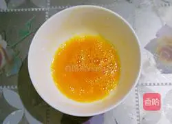 Illustration of how to make fried rice with colorful vegetables and cured meat 6