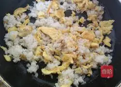 Illustration of how to make tomato and egg fried rice 6