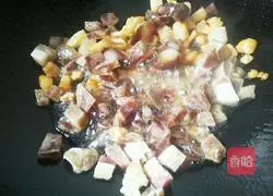 Illustration of how to make braised rice with bacon and potatoes 6