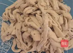 Illustration of how to make dragon fruit noodles 6