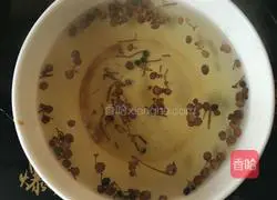 Illustration of how to make dumplings stuffed with pork and cabbage 1