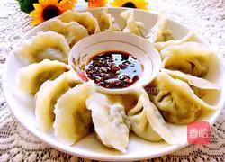 Illustration of how to make pork and celery dumplings 14