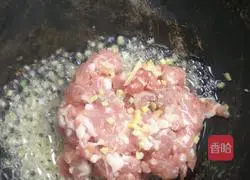 Illustration of how to make fried rice with beans and minced meat 2