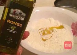 Illustration of how to make Mexican avocado and bean burritos 6