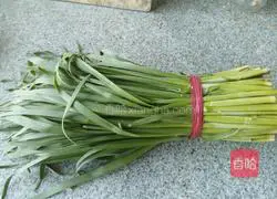 Illustration of how to make leek, egg and shrimp dumplings 2