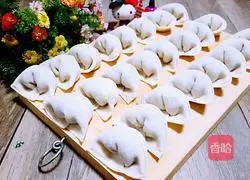 Illustration of how to make pork and carrot stuffed dumplings 10