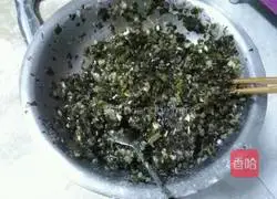 Illustration of how to make seaweed and pork stuffed buns 2