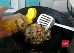 Illustration of how to make sunflower egg fried rice 6