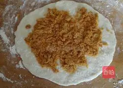 Illustration of how to make sesame meat floss cake 6