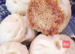 Illustration of how to make stuffed buns with soy sauce meat 8