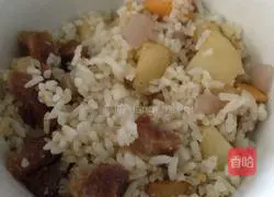 Illustration of how to make potato sausage fried rice 4